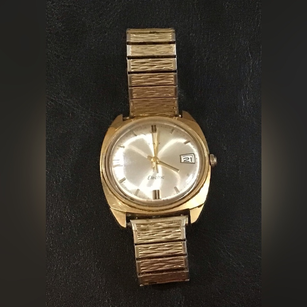 Timex: Vintage, Men’s, Timex , Speidel gold n silver stretchy band wrist watch.
